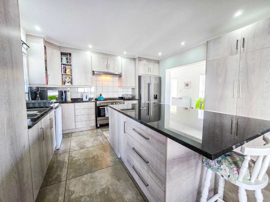 4 Bedroom Property for Sale in Jongensfontein Western Cape